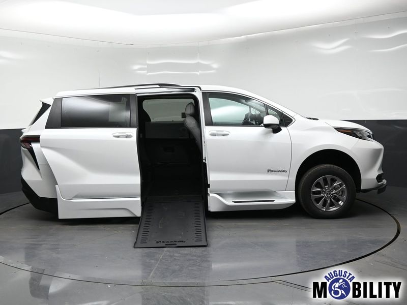 Used 2025 Chrysler Pacifica