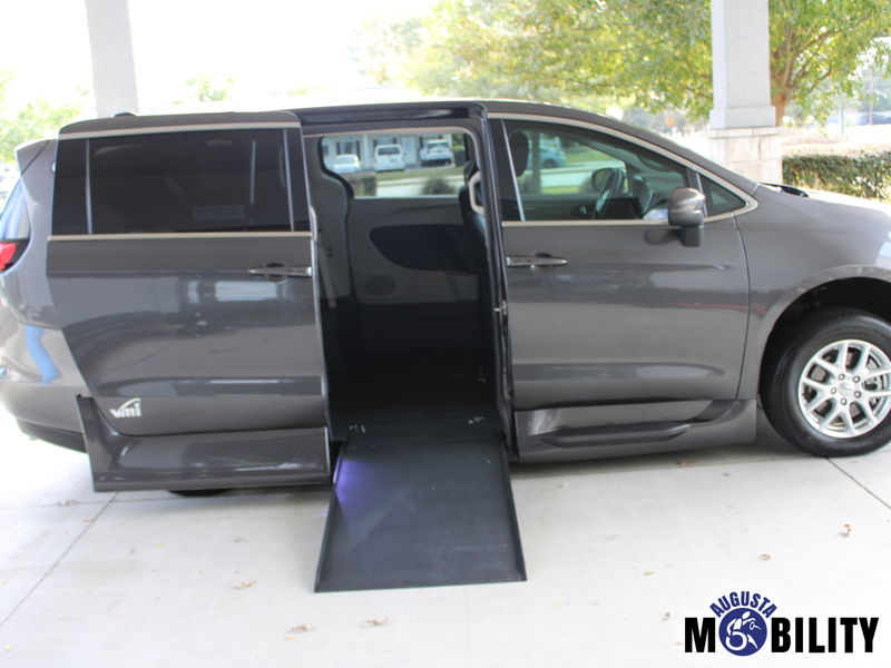 Used 2022 Chrysler Voyager